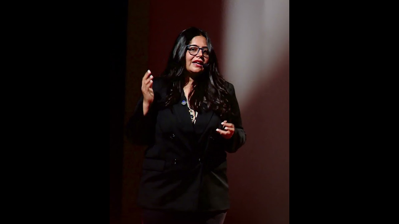 Дейзи Танвани, основательница Pinklay, на выступлении TEDx | Сила Кинцуги и тихая устойчивость