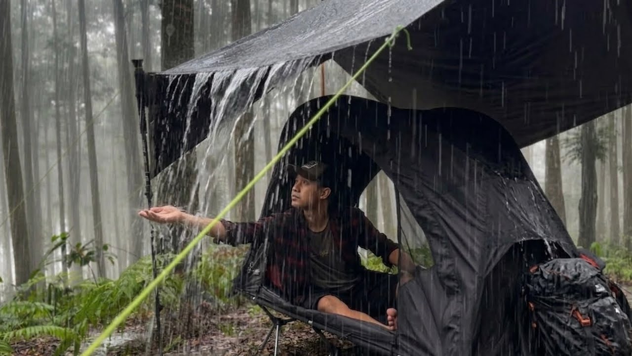⚡STRUGGLE IN RAINSTORM & THUNDERSTORM‼️CAMPING IN THUNDERSTORM WITH FLOATING TENT‼️