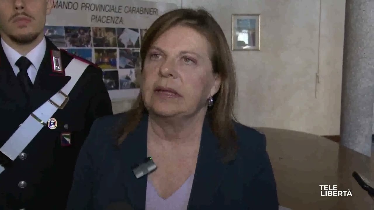 Segregato e malnutrito l'85enne trovato morto in casa, arrestati moglie e figlio