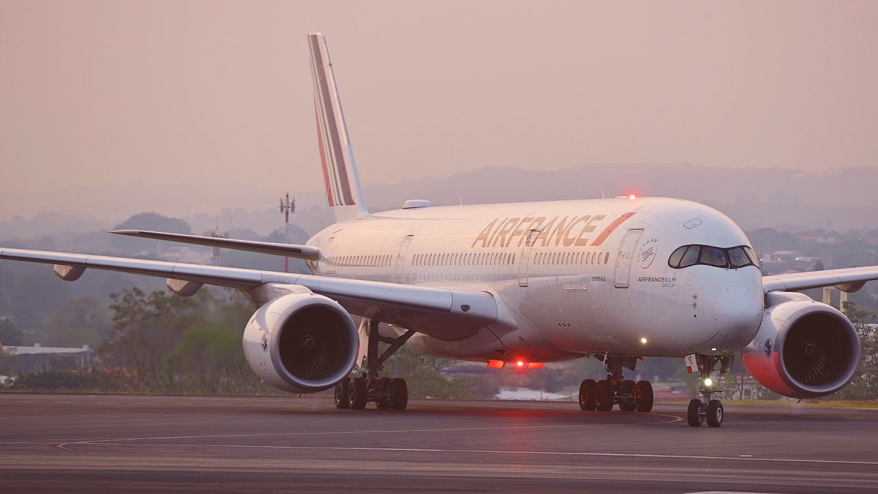 Plane Spotting Costa Rica - Landings & Take-Offs - Juan Santamaría Airport (SJO/MROC) April 2023