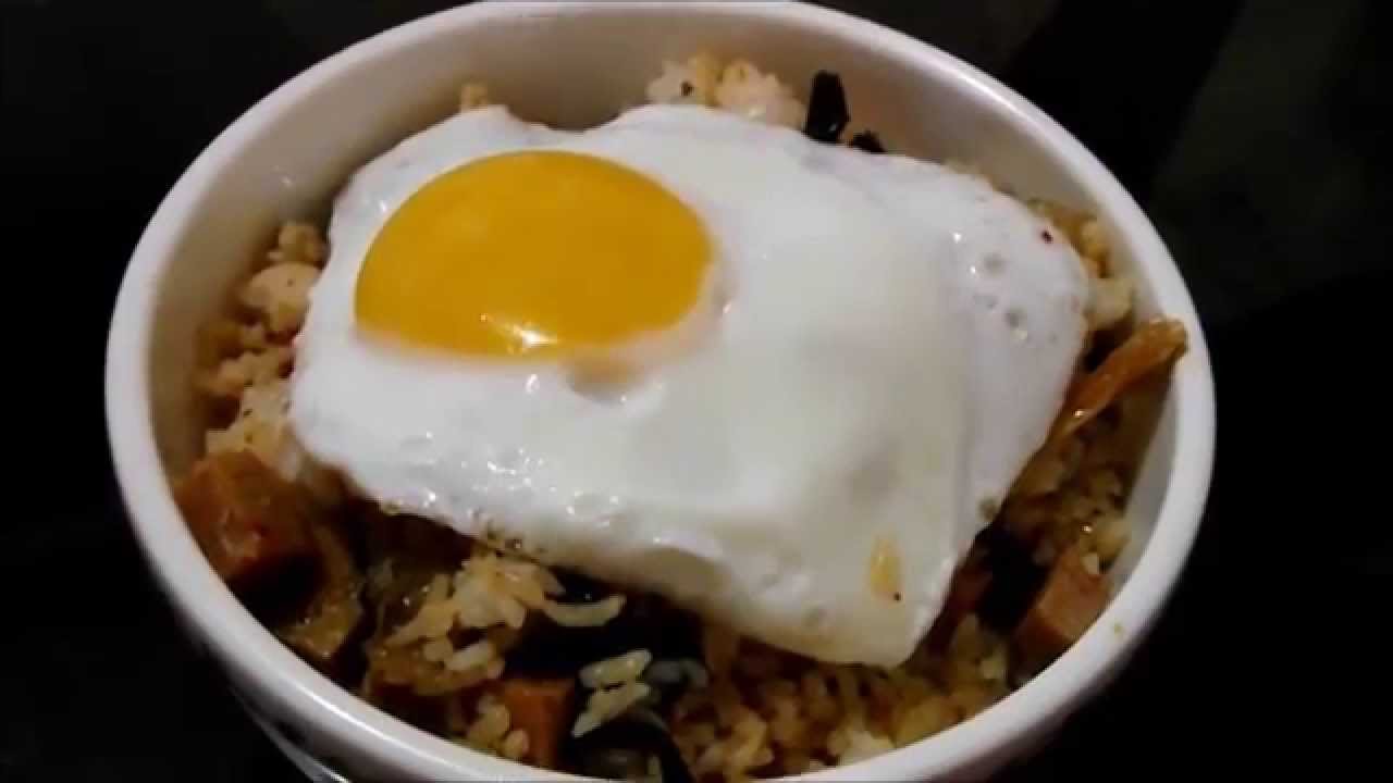 HOW TO COOK KOREAN FRIED RICE (BOKKEUMBAP 볶음밥)