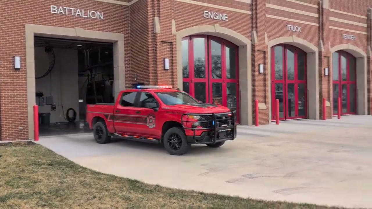 HFD Battalion 1 responding to a Brush fire 