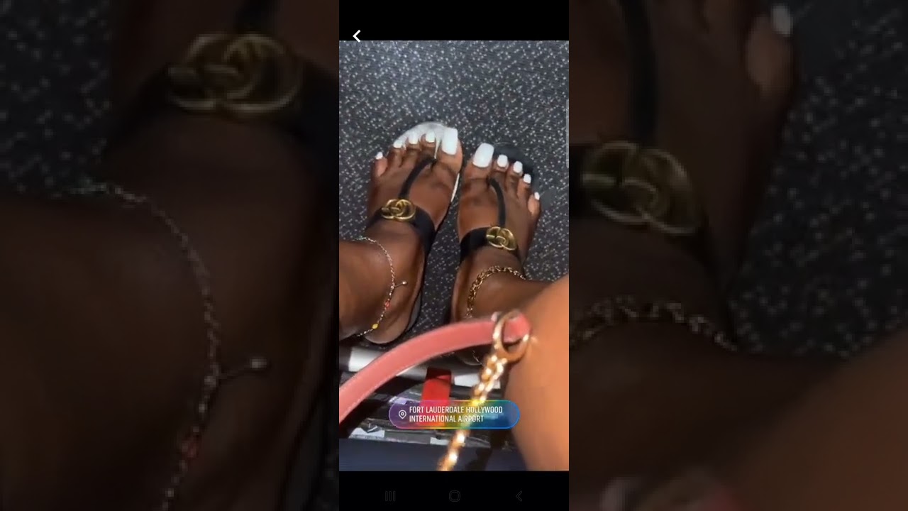 p&eacute;s perfeitos #lindosp&eacute;s #p&eacute;smorenos #lindasunhas #p&eacute;s #feet #toes #nails #unhas #unhasperfeitas