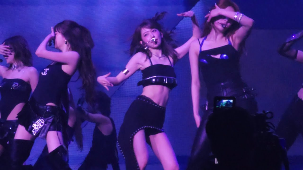 [4K]250420 르세라핌 사쿠라 ‘Chasing Lightning & EPTBW ’ 직캠 (LE SSERAFIM SAKURA FANCAM) @ ‘EASY CRAZY HOT’