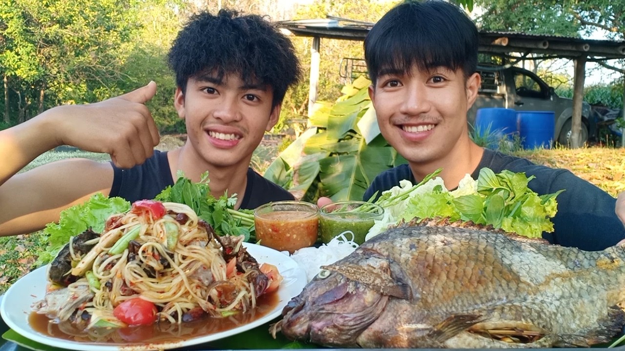 ตำปูปลาร้าปูนาดอง กับเมี่ยงปลานิลเผา แซ่บนัวร์ลงตัวที่สุด.