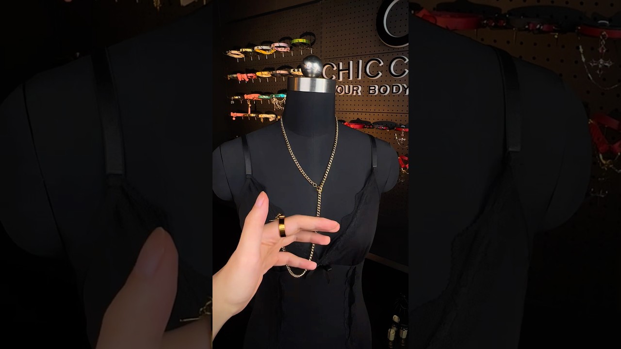 This gold combo looks so good. What caught your eye first? #chicchok #iloveyou #ootd #couplesgift