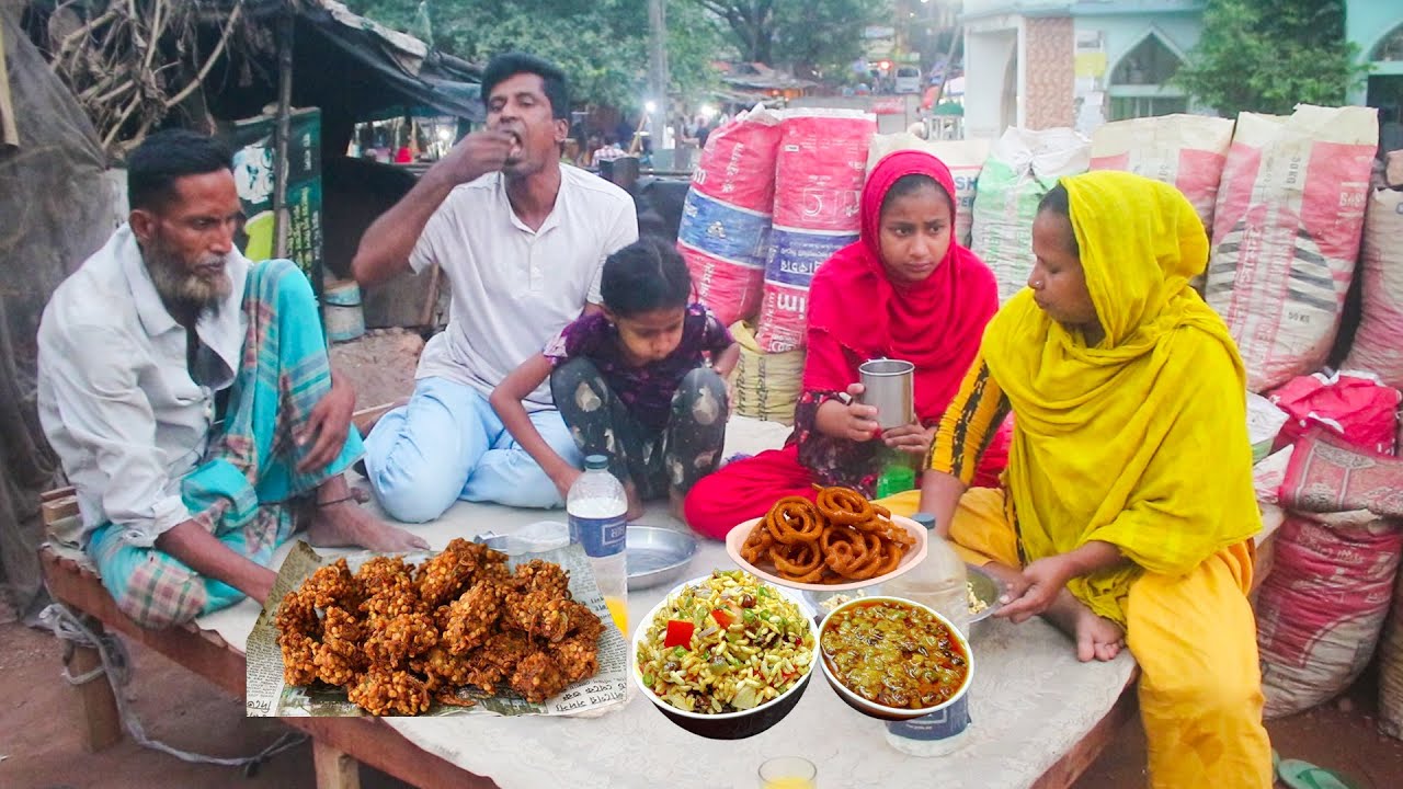 Its Ramadan !! 1st Iftar With Moni Khala's Family In The Slum | Slum Life
