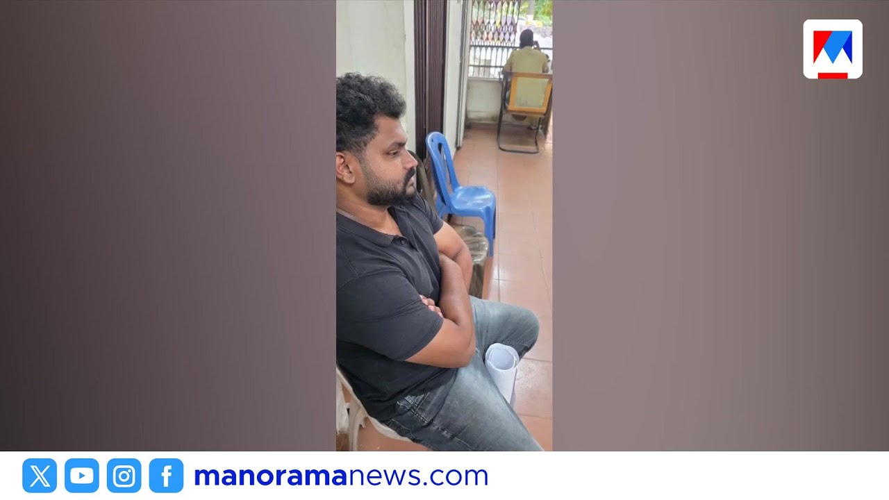 മുഖ്യമന്ത്രിക്കെതിരെ കരിങ്കൊടി പ്രതിഷേധം; സ്പോട്ടില്‍ ജീപ്പില്‍ കയറ്റി പൊലീസ് | Youth Congress