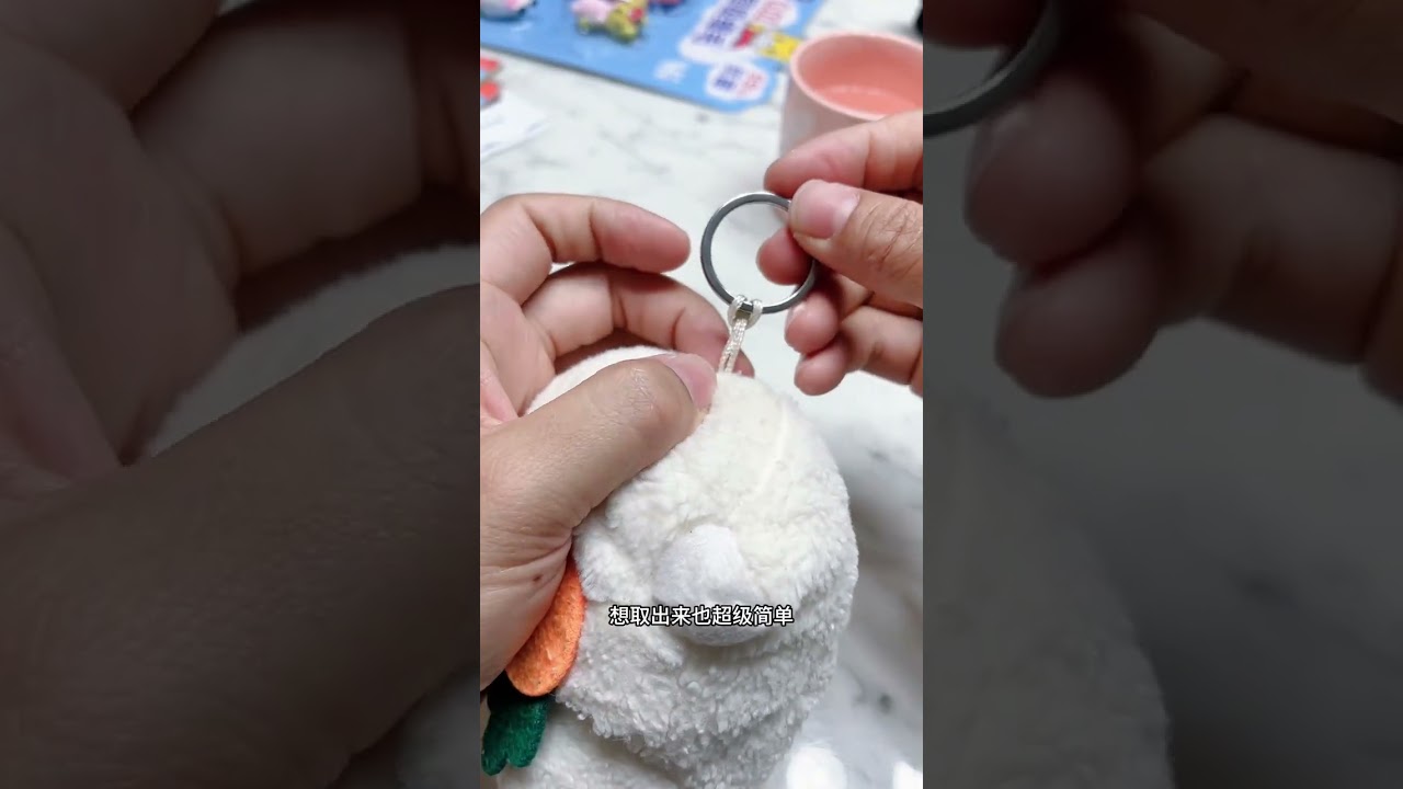 It turns out that the key chain has to be hung like this. What is my sore finger for s
