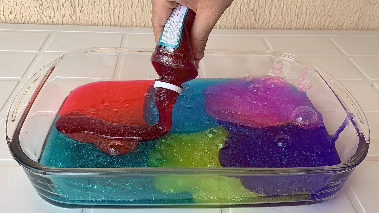 MISTUREI TODAS AS NOVAS COLAS BRILHANTES DA LOJA E VIROU UM SLIME QUE ME SURPREENDEU!!