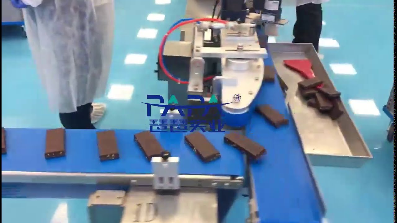 High output protein energy bar slicing separating flow packaging line
