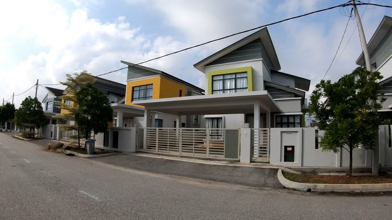Freehold Gated Guarded Banglo 2 tingkat dijual di taman 1 krubong melaka .