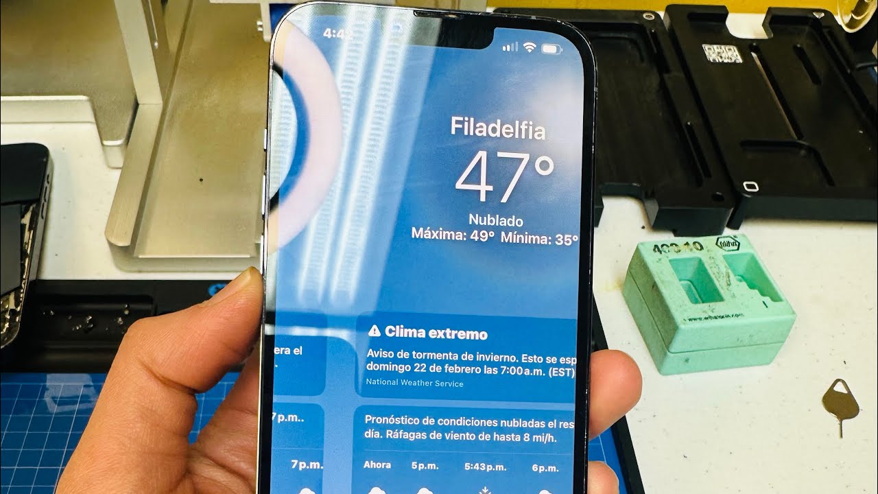 Linear Wireless is live! This iPhone Screen is Going Crazy 🤪