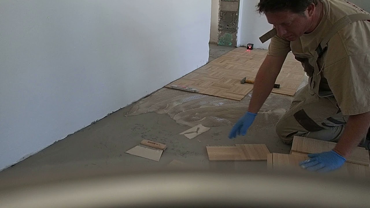 Verlegen von Mosaikparkett