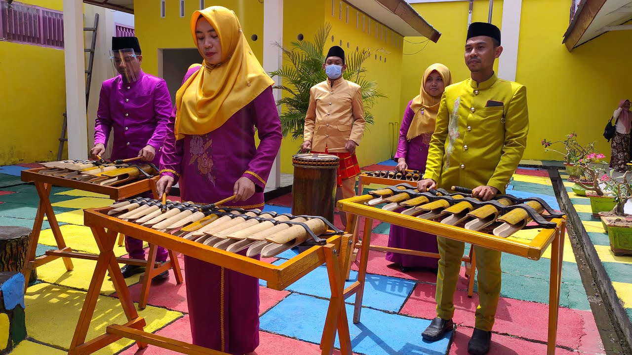 INSTRUMEN MUSIK TRADISIONAL POLOPALO HULONDALO LIPUU & BINTHE BILUHUTA. SMK NEGERI 2 KOTA GORONTALO