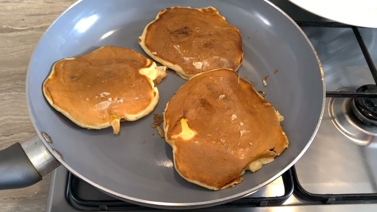 💥Placki z kefirem i mango💥Placki z mango i kefirem na słodko. Smacznego.