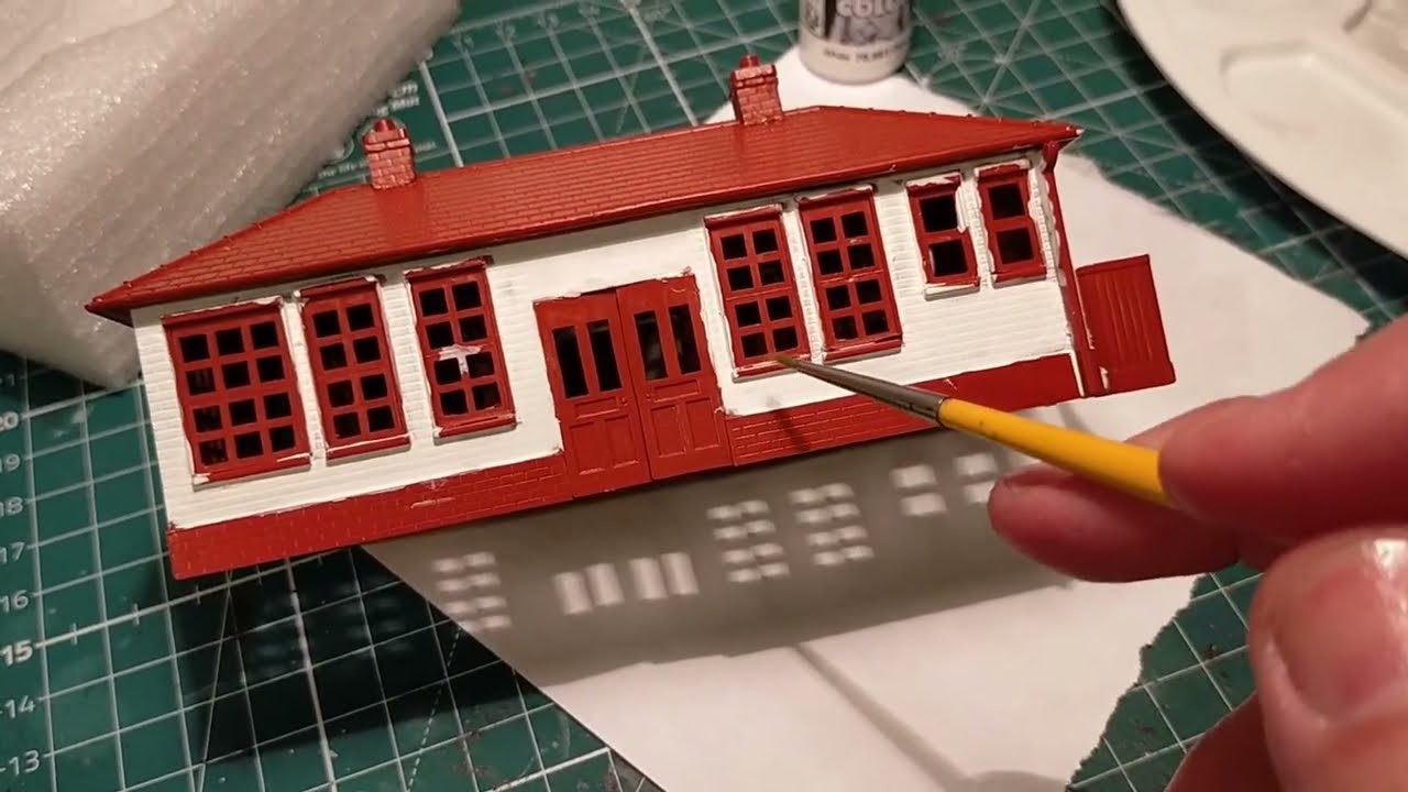 Airfix Booking Hall refurbishment episode 4: obtaining a lime render effect with Vallejo paint