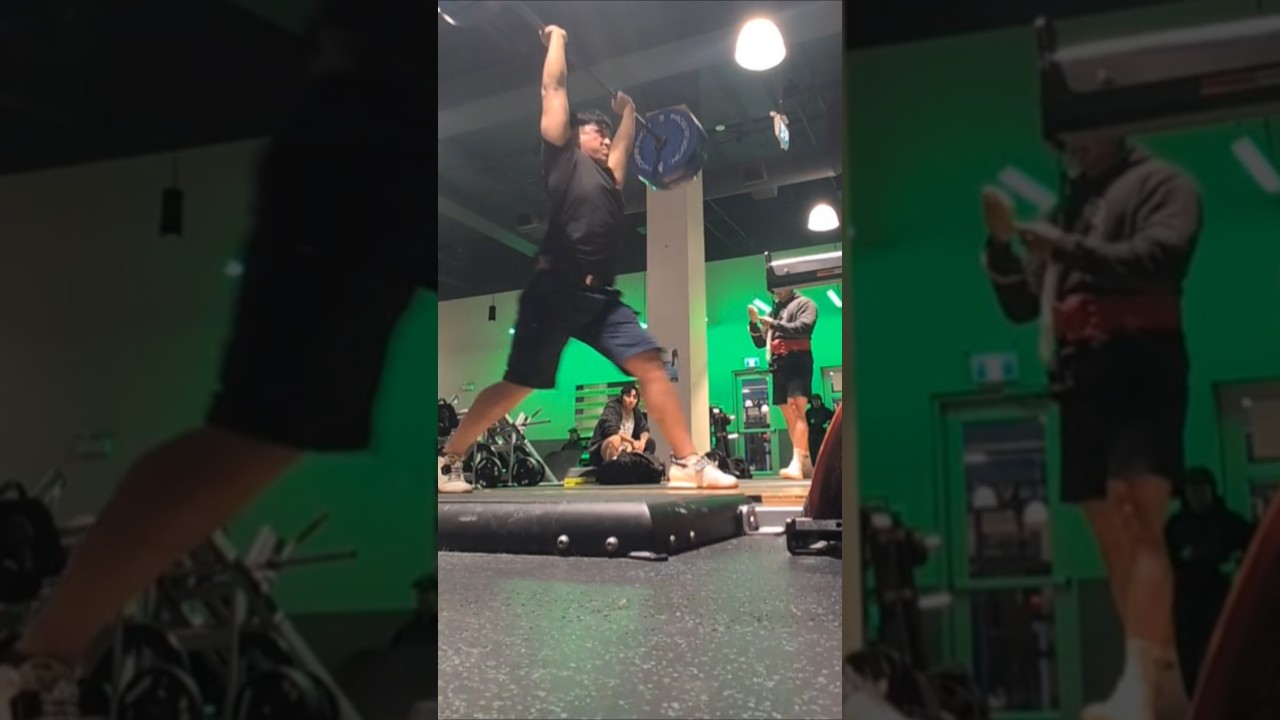 Guy reacting to my 225lbs/102kg Clean and jerk warm up lol.