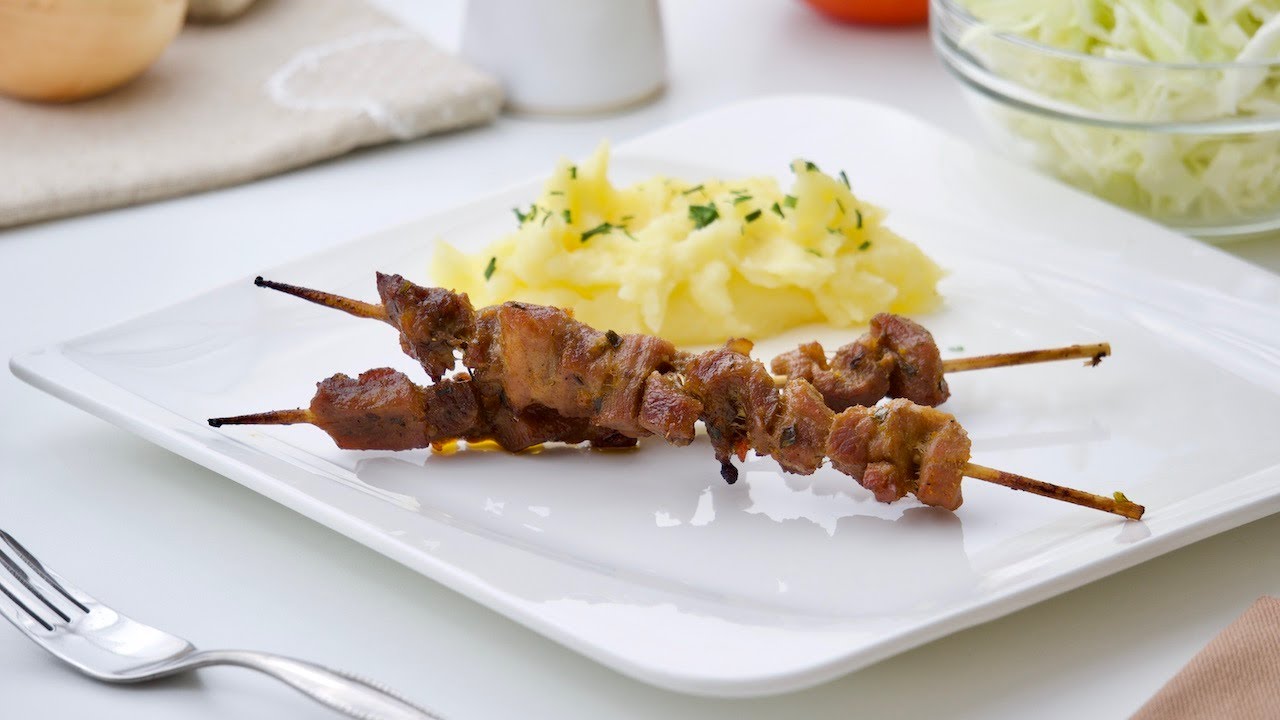 Ideja za ručak: sočni ražnjići od svinjetine sa krumpir pireom! • ReciPeci Sandre Gašparić