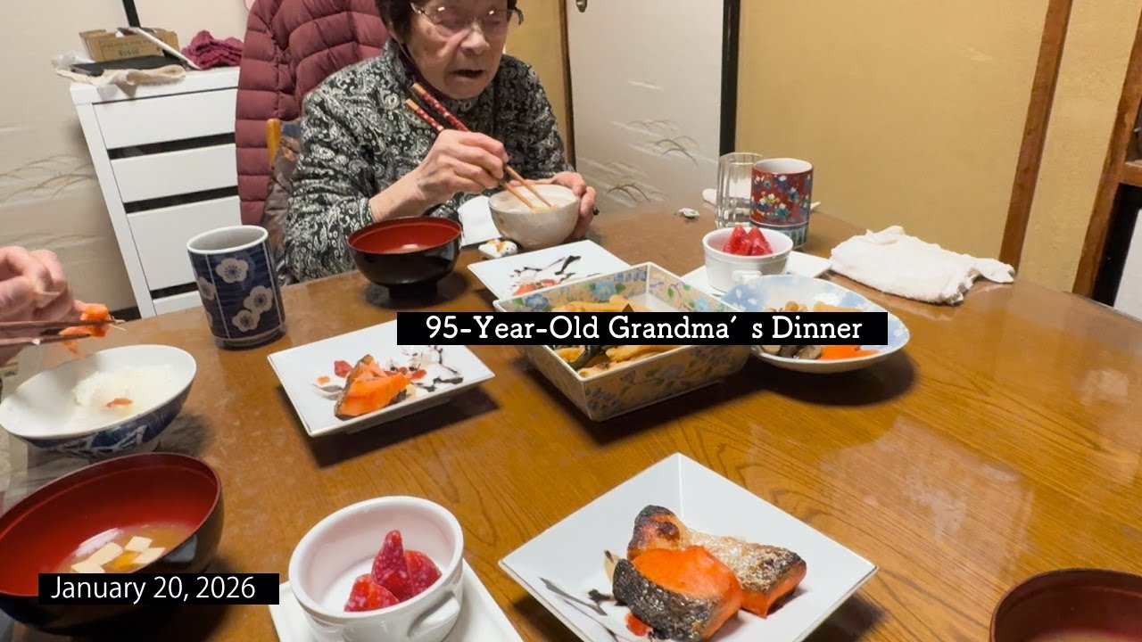 95-Year-Old Grandma’s Dinner｜Grilled Salmon & Simmered Chikuwa