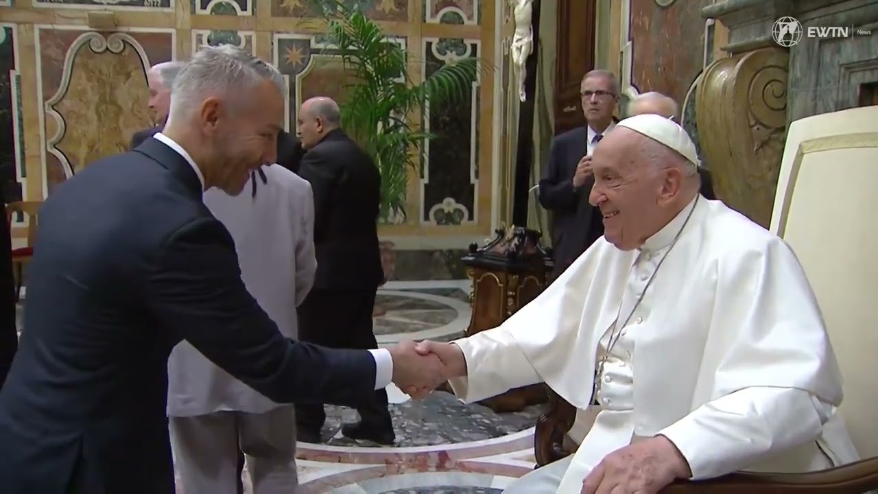 Comedians meet Pope