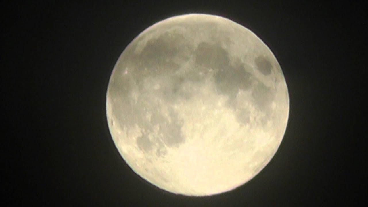 Full Moon - Zoom - Panasonic HC-V700