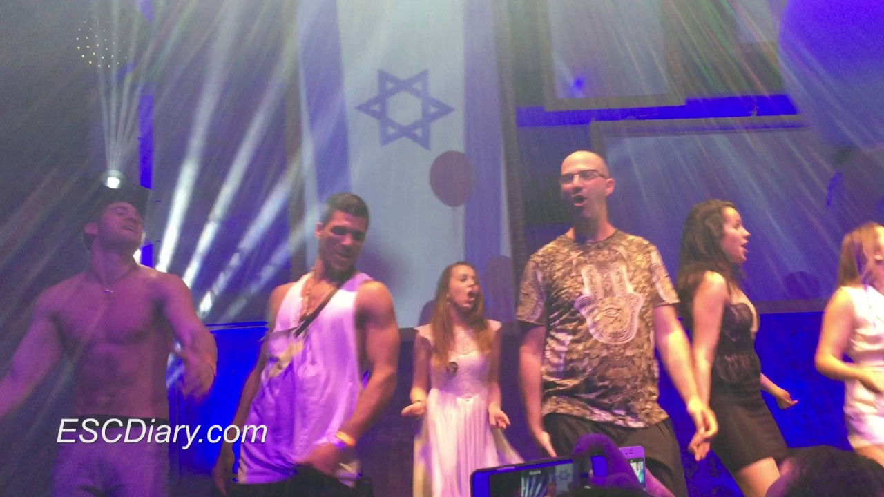 Imri Ziv (Israel 2017) dancing SHIRTLESS to 