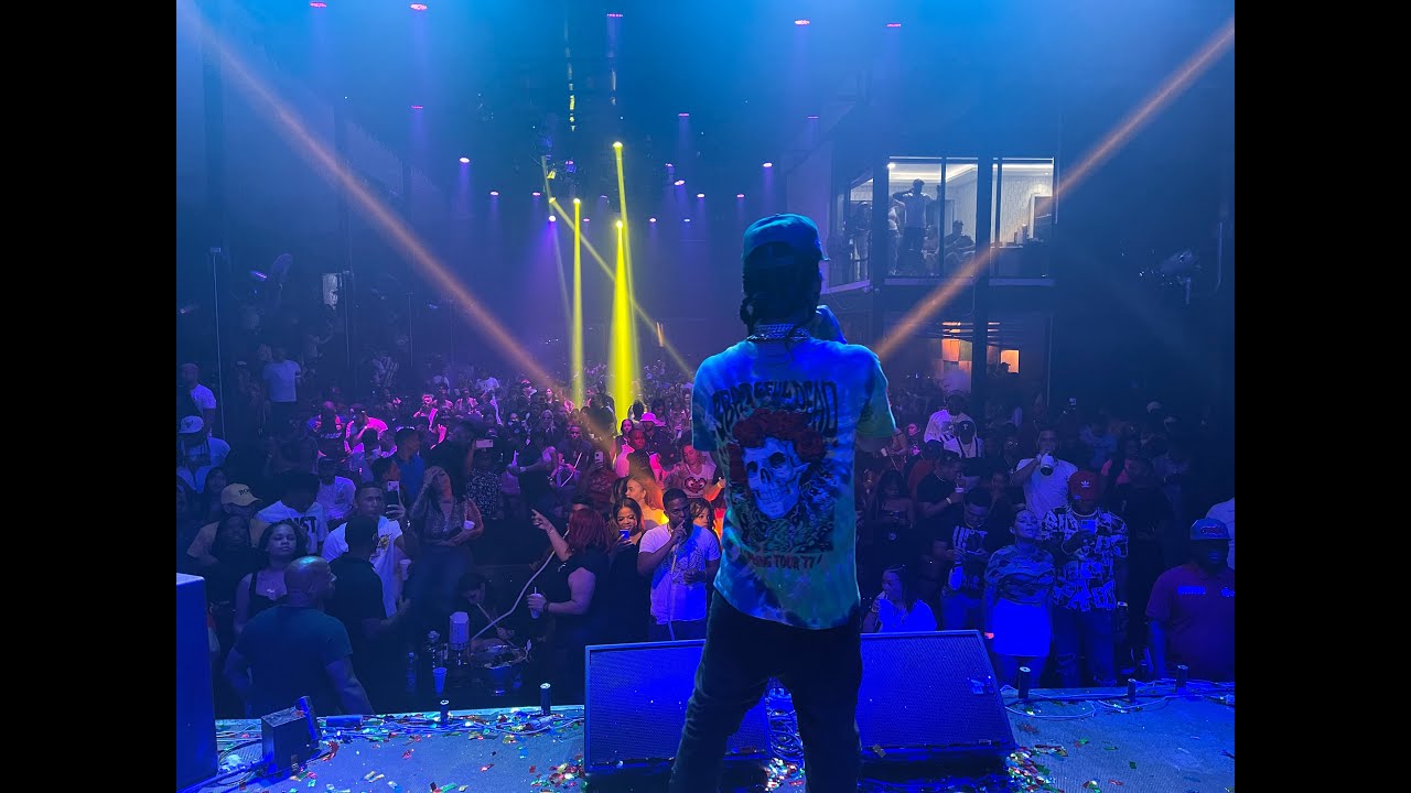 Rochy Rd En Concierto  Monta Pila en vivo a Otros del Genero ----- El Combo de los 15