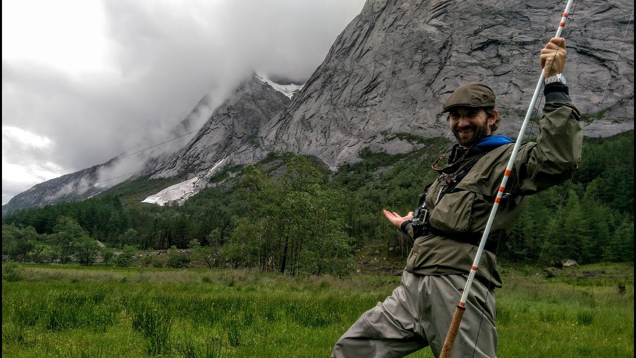 Laksefiske - Tur til Uskedalselva Sensommer 2015 - Marthes første møte med laksen