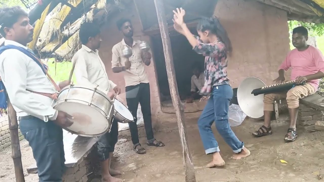 सावन गीत बैंड बाजा में सुन्दर धुन है फेमस बैंड पार्टी 