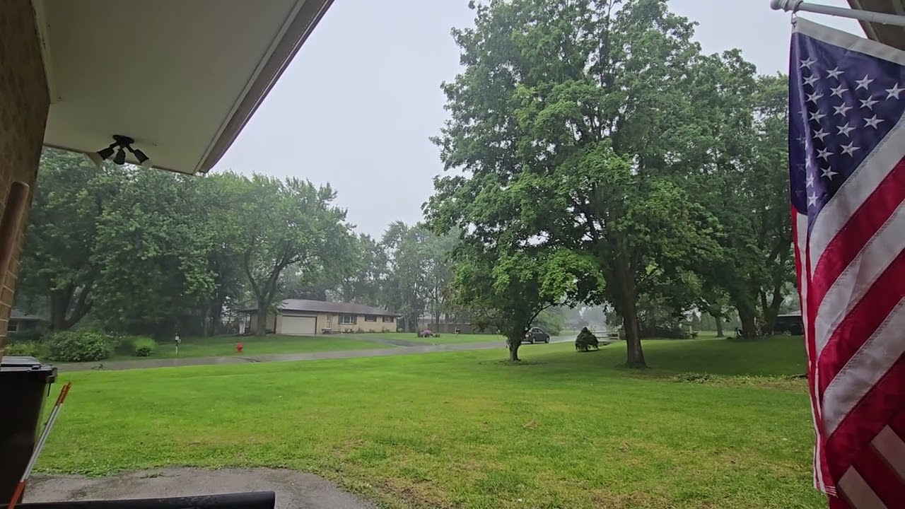 Thunderstorms at new berlin wisconsin and alots  lighting and thunder 