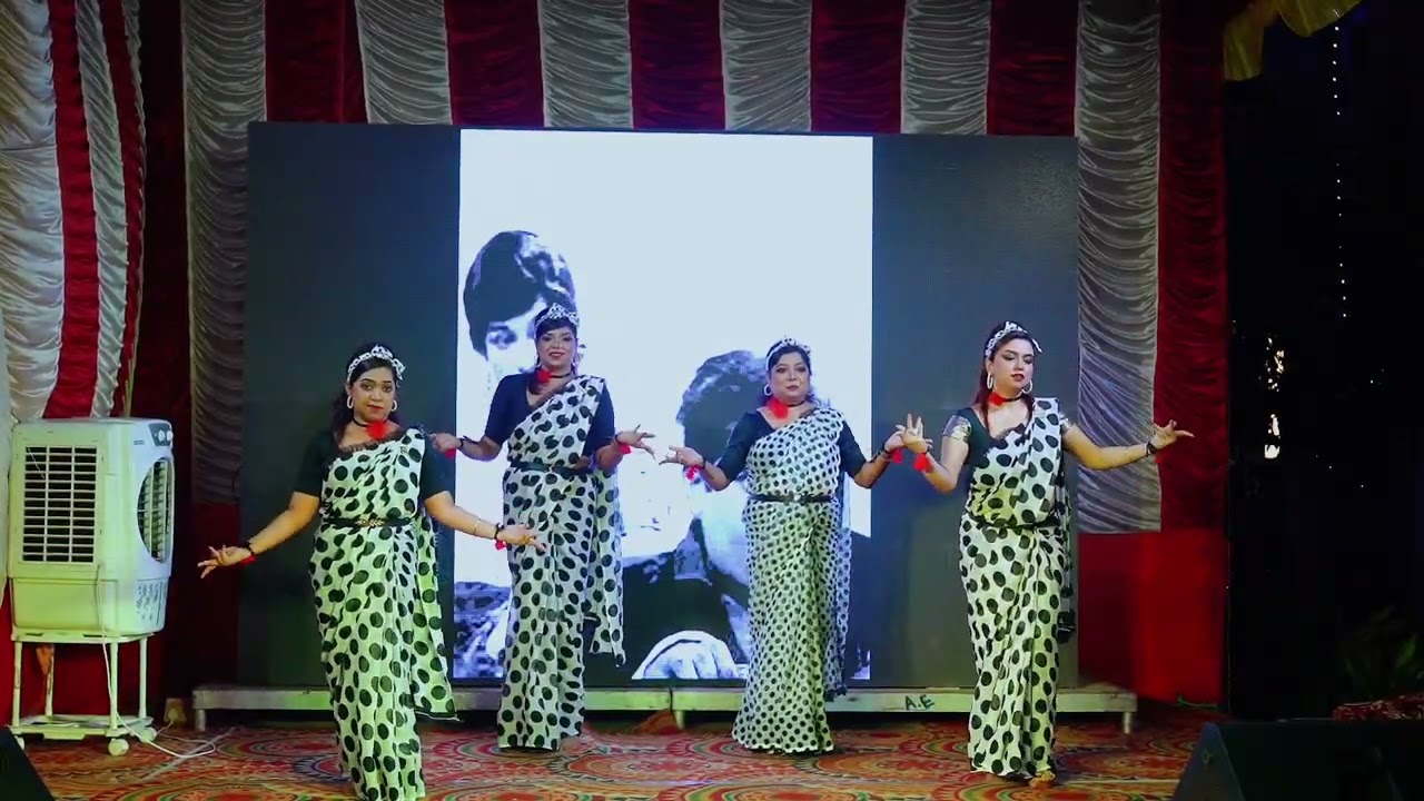 Dancing Retro DIvas