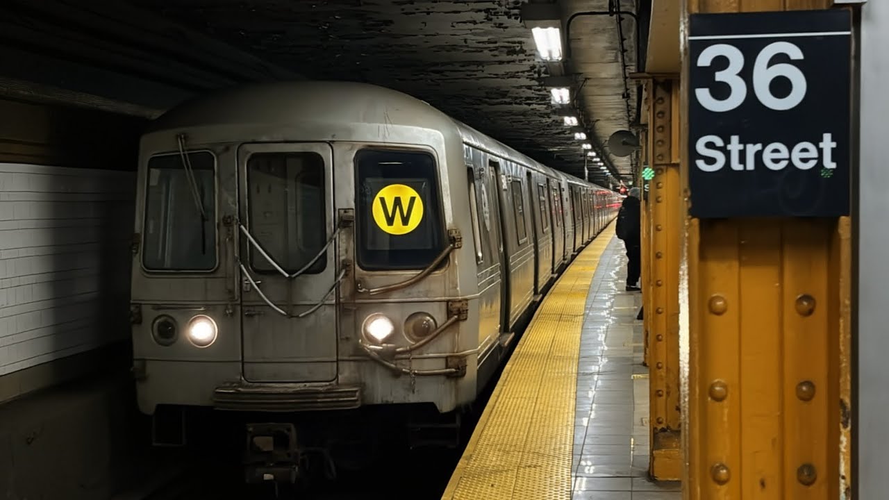 (D) (N) (R) (W) Trains @ 36th Street | BMT 4th Avenue Line