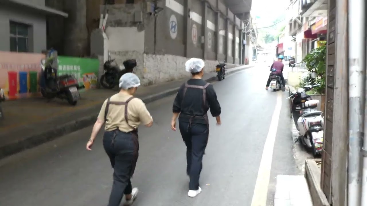 소음과 진동 속에서 사는 사람들 | 고가도로 아래 아파트Living with Noise and Vibration | Apartments Under the Highway