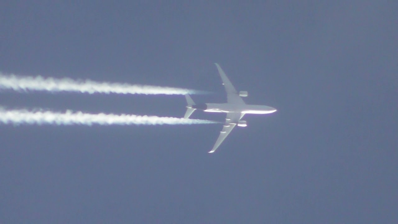 D AIXI Lufthansa Airbus A350 941 contrail MUC 2 MEX seen CBG UK 11feb22 342p  flight LH520  & FHSTD