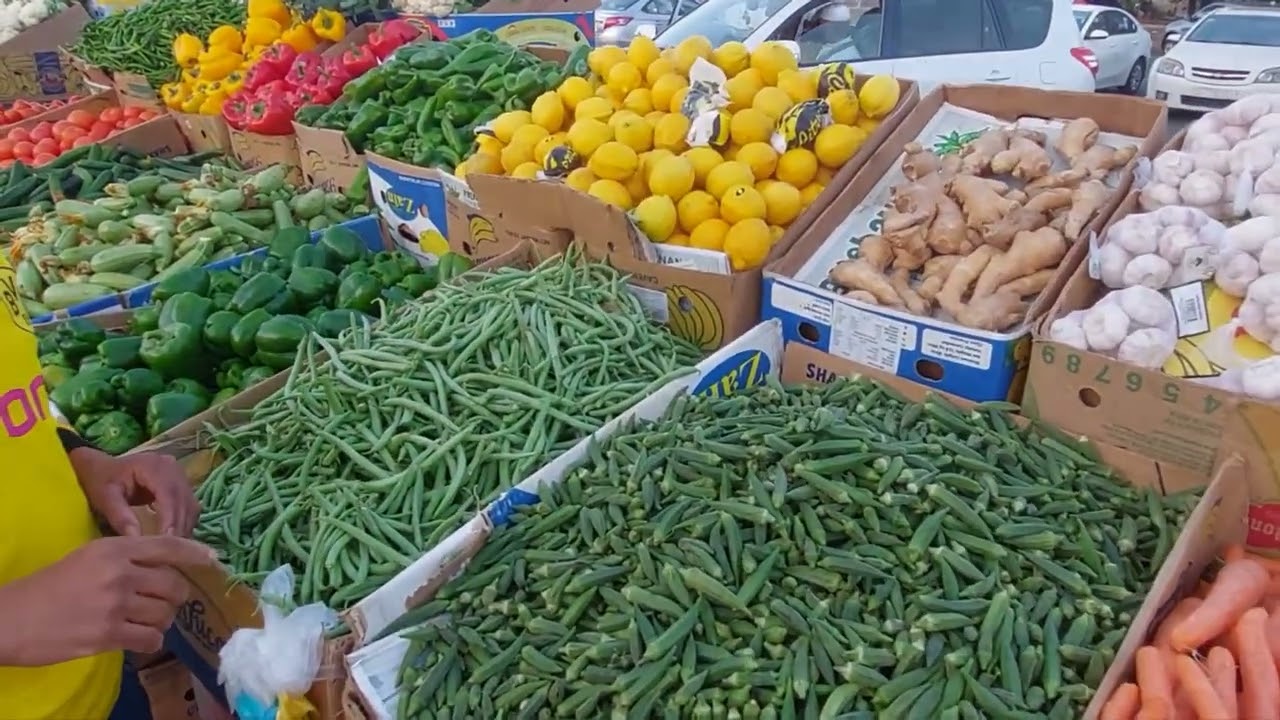 بسطات الخضار في حي الفيصلية بجدة