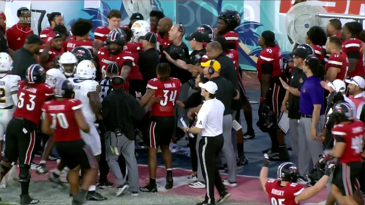 BOWL GAME SCUFFLE 😳 Tensions rise in Toledo vs. Louisville Boca Raton Bowl | ESPN CFB