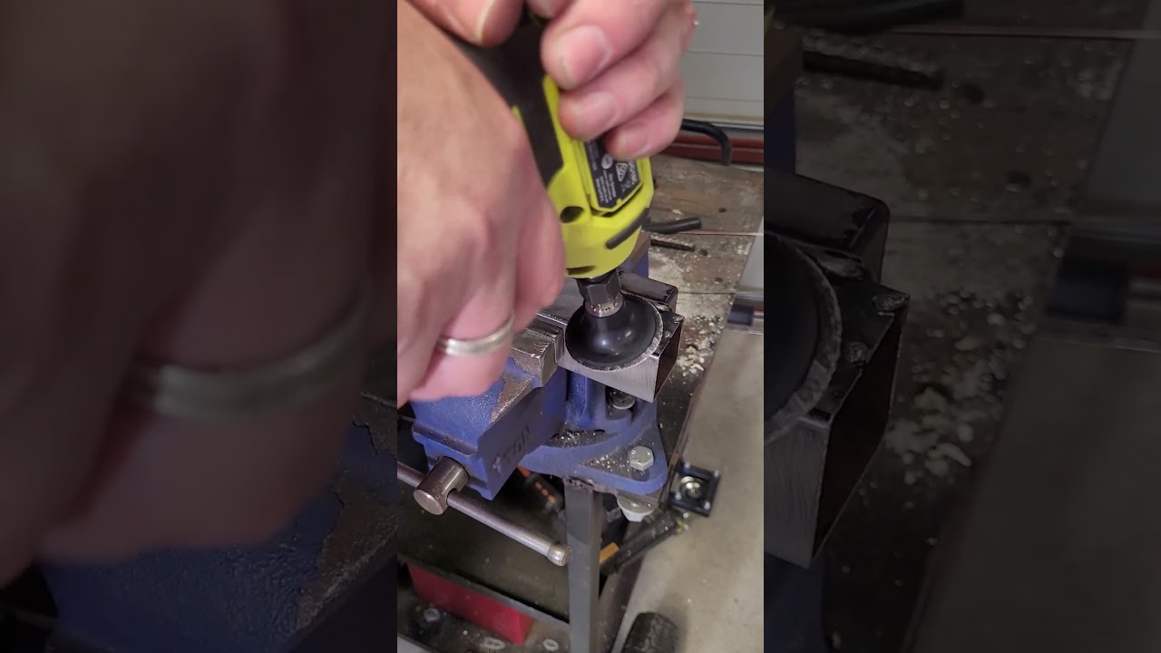 Die grinder twist lock sanding disc