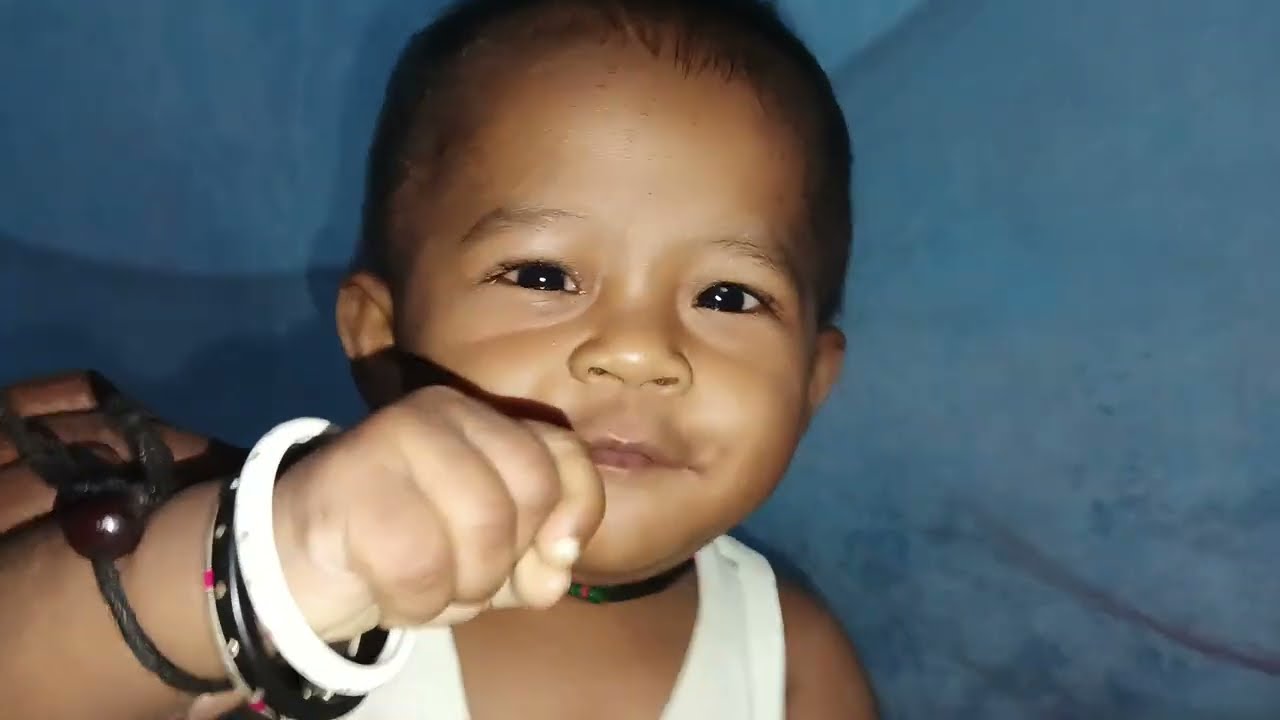 छोटे बच्चे  पहिली  बार केसे बात करते है  How do little children talk for the first time Honey Baby