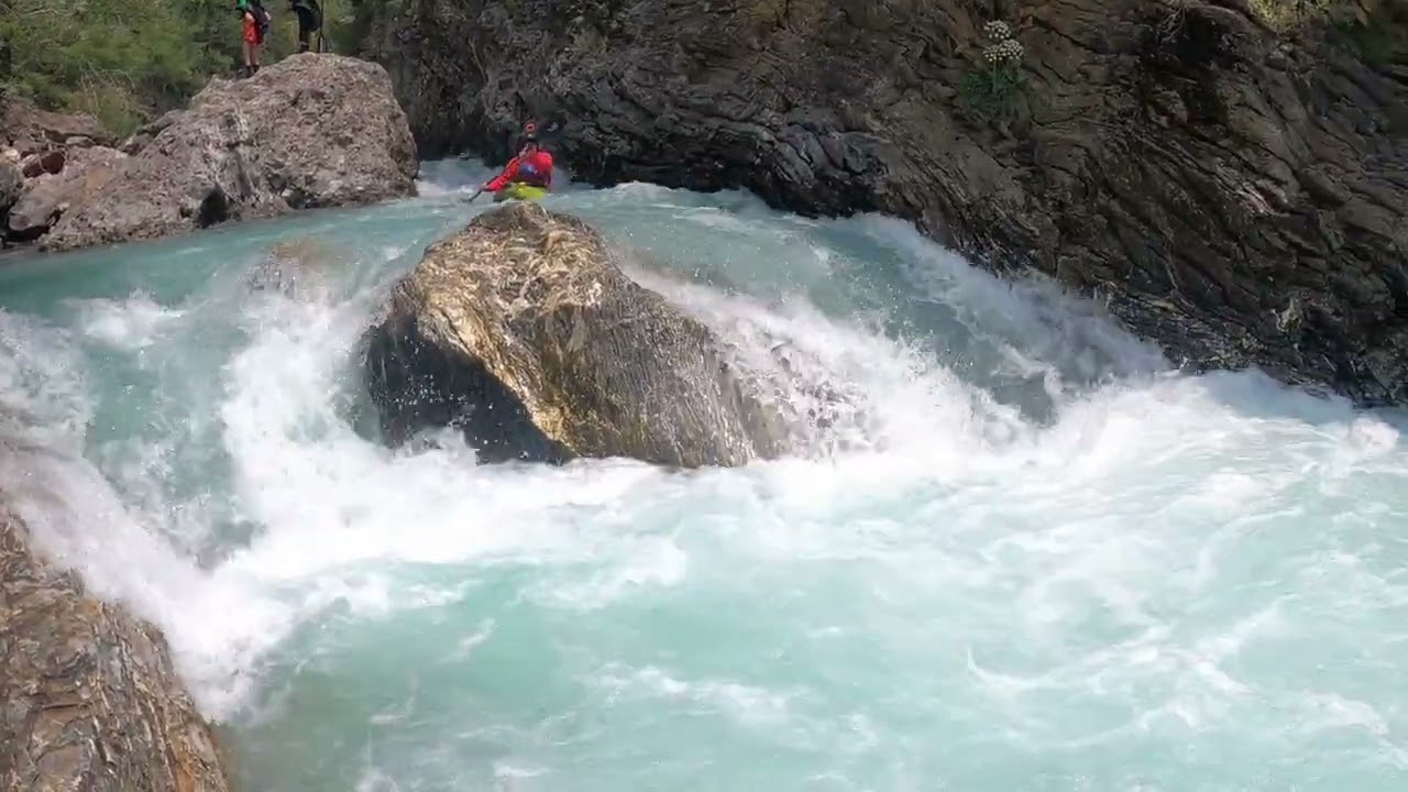 Durance Gorge (6 on the gauge at the get on)