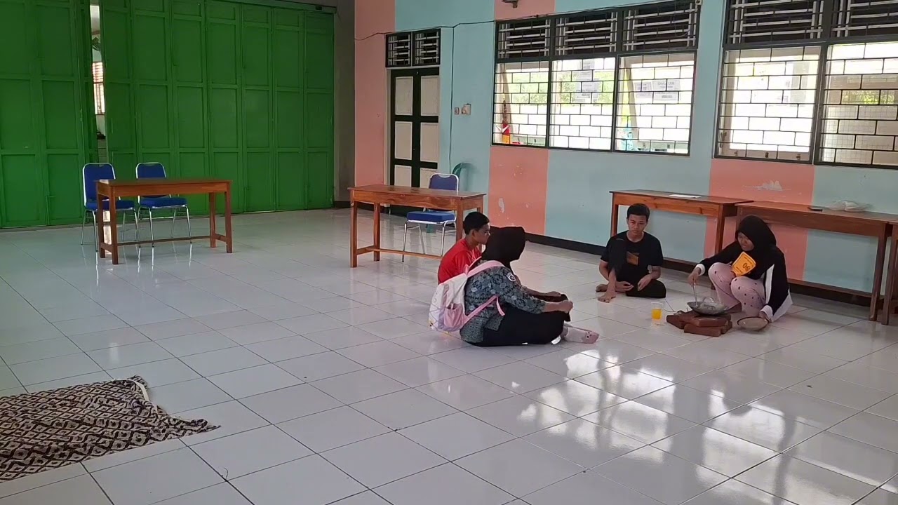 Ujian Praktek Bahasa Jawa Sandiwara berjudul 
