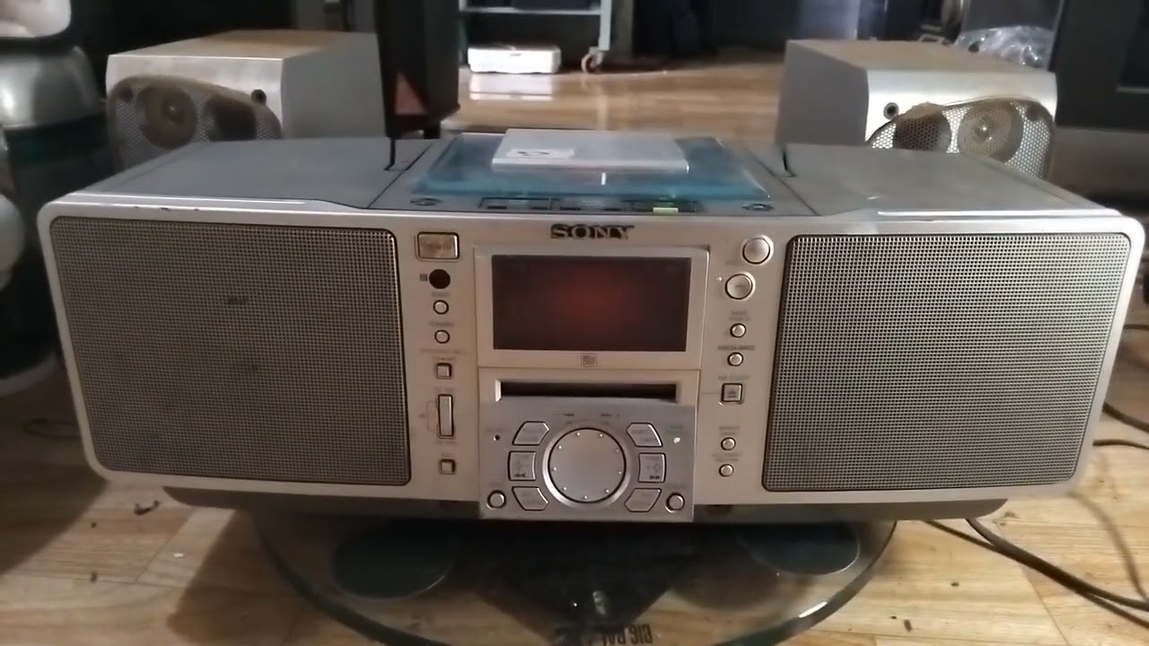 Máy nghe nhạc Sony. Zin nguyên bản, điện 100v. Hđ tốt CD Radio, 330k e BAO SHIPE Trinh 0868397984