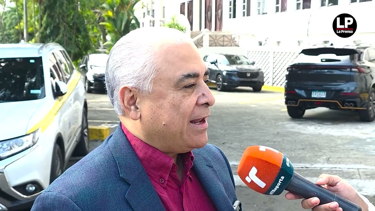 Rosendo Miranda, abogado de Federico Suárez antes de participar en el cuarto día del juicio