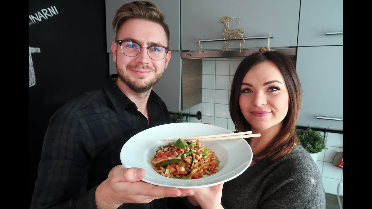 Stir fry z kurczakiem i makaronem Udon.