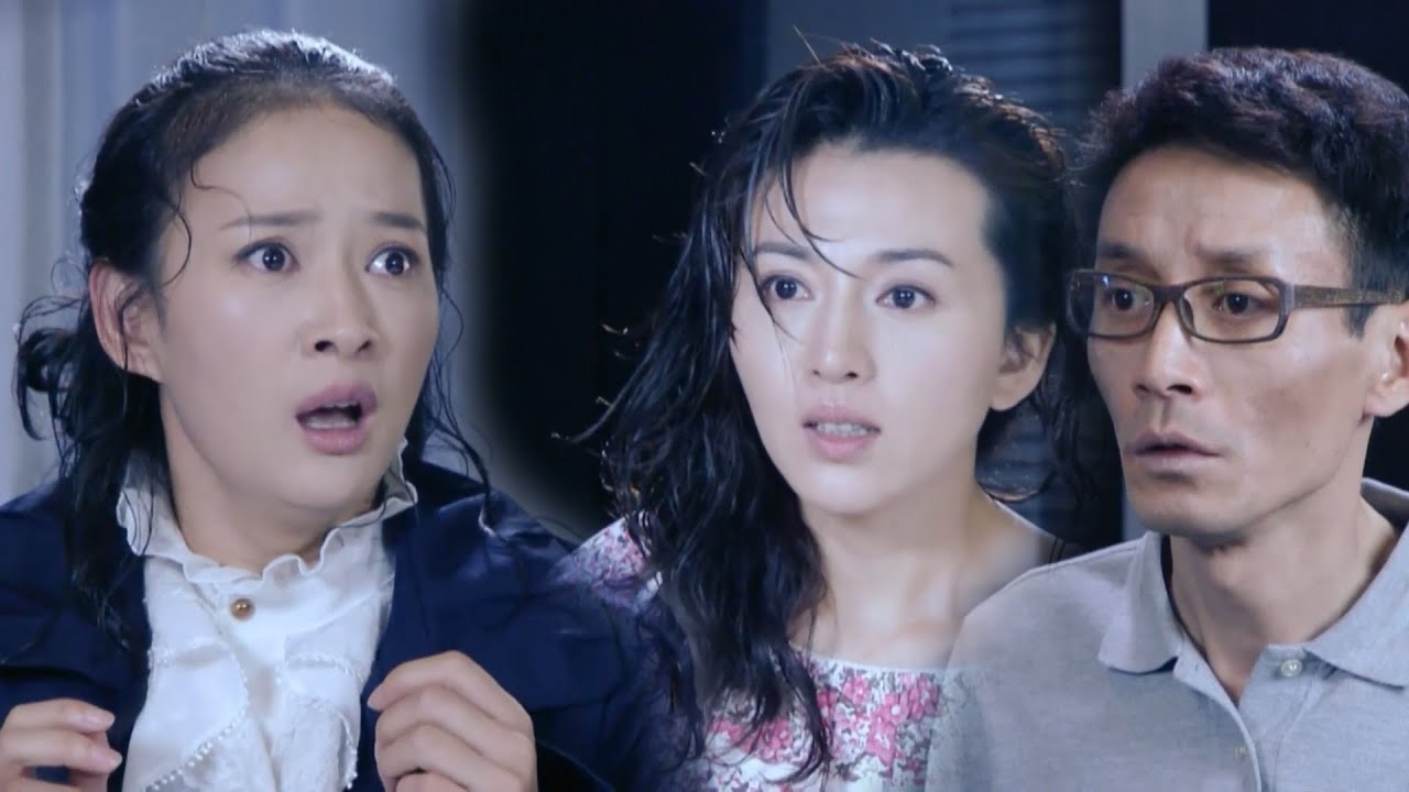 Жена видит уход любовницы, уходит с разбитым сердцем, муж умоляет о прощении.