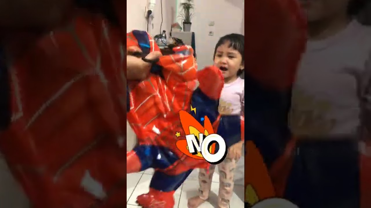 Nangis Takut Balon Spiderman | Crying Afraid of Spiderman Balloons #shorts