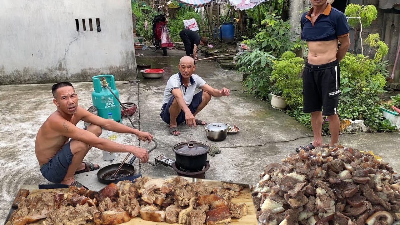 Thịt Chó thui rơm nếp, luộc một nồi chống cái rét đậm cuối năm