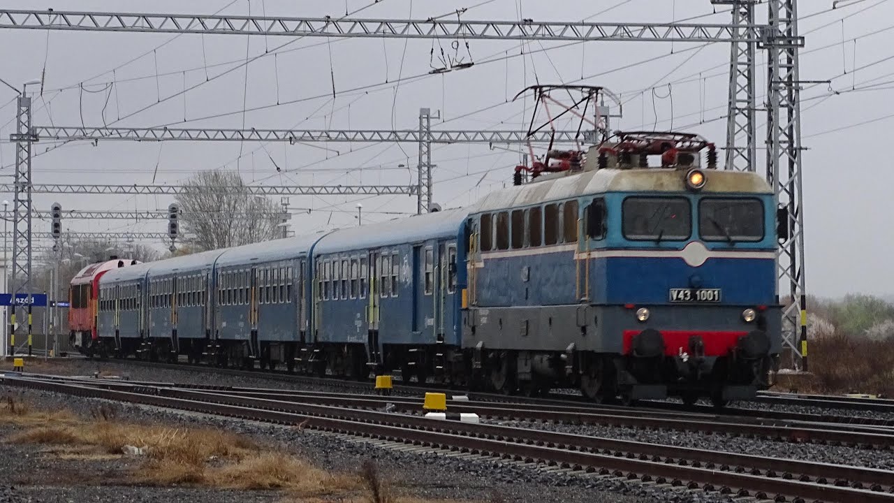 A M&aacute;traker&uuml;lő fot&oacute;svonat &aacute;thalad&aacute;sa Asz&oacute;don, Selypen &eacute;s indul&aacute;sa Hatvanban (2022. &aacute;prilis 2.)