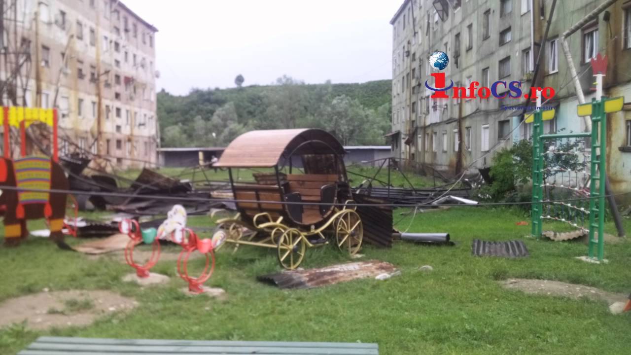 Furtuna de vara la Otelu Rosu cu acoperisuri zburate si avarii
