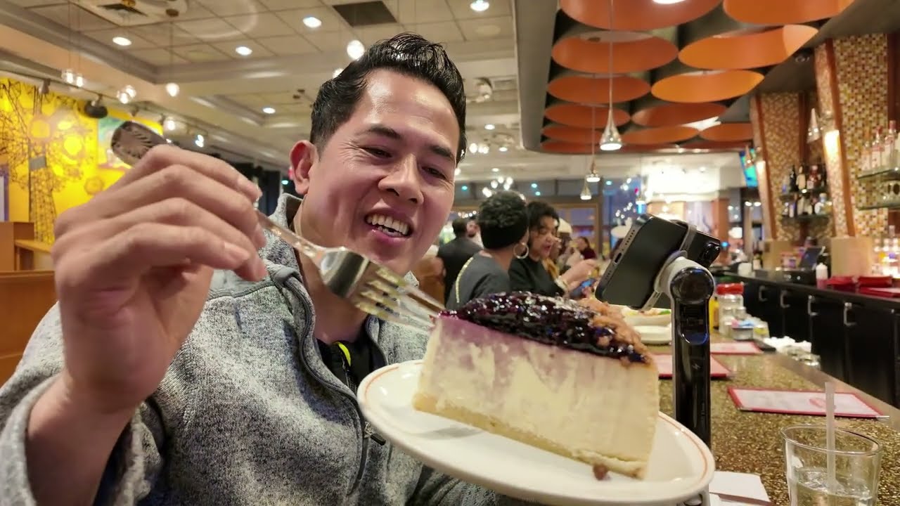 New York: Eating At  Junior's Restaurant and Bar | Celebrate Birthday